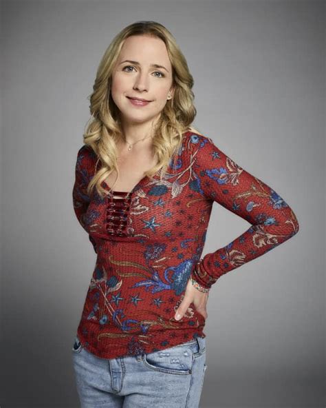 Lecy Goranson was an original star of "Roseanne," playing eldest Conner sibling, Becky, on the ABC sitcom when it debuted in 1988.Goranson was just 14 years old and had no other professional ...
